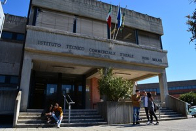 Istituto Tecnico Economico “Molari”