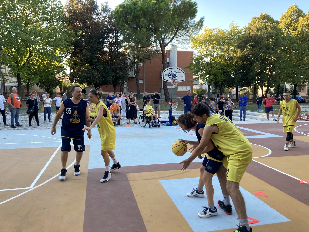 Sport e inclusione, due contributi per il nuoto dei ragazzi con disabilità e il sostegno al baskin