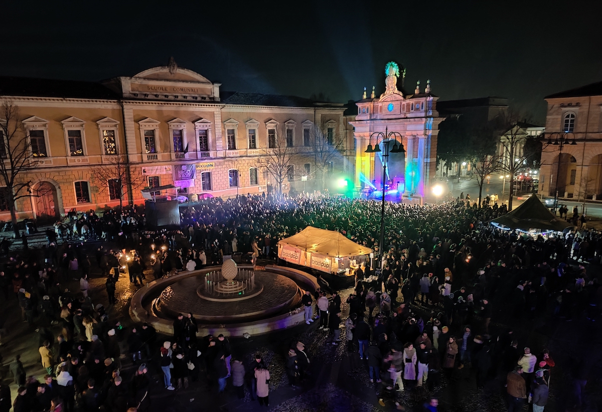 "L'Anima del Capodanno", a Santarcangelo migliaia di persone per celebrare l’arrivo del 2025