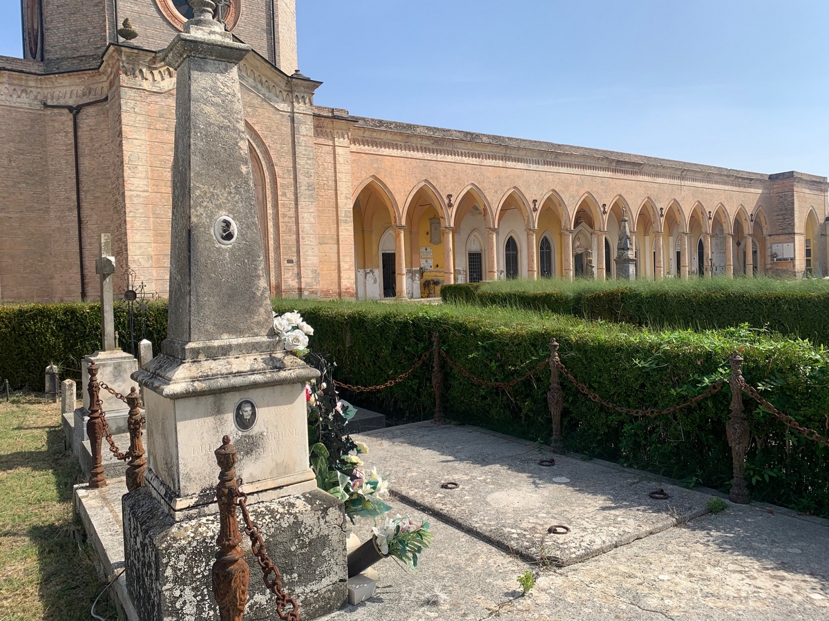 Cimiteri comunali, nuovi ossari a Sant’Ermete e un progetto per la valorizzazione per la struttura storica del capoluogo